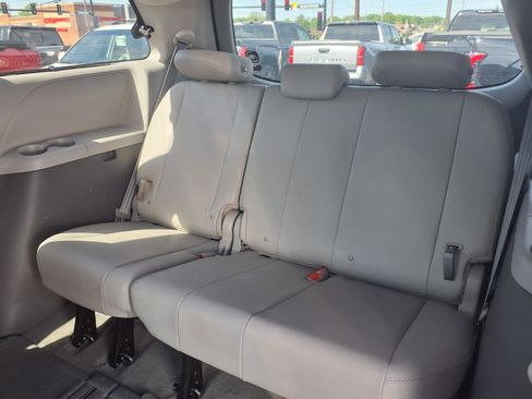 Used 2017 Toyota Sienna XLE Premium image 24