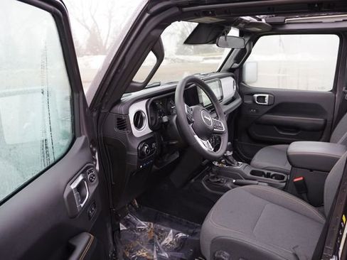 Used 2025 Jeep Wrangler Unlimited Sahara w/ Safety Group AWD/4WD image 16