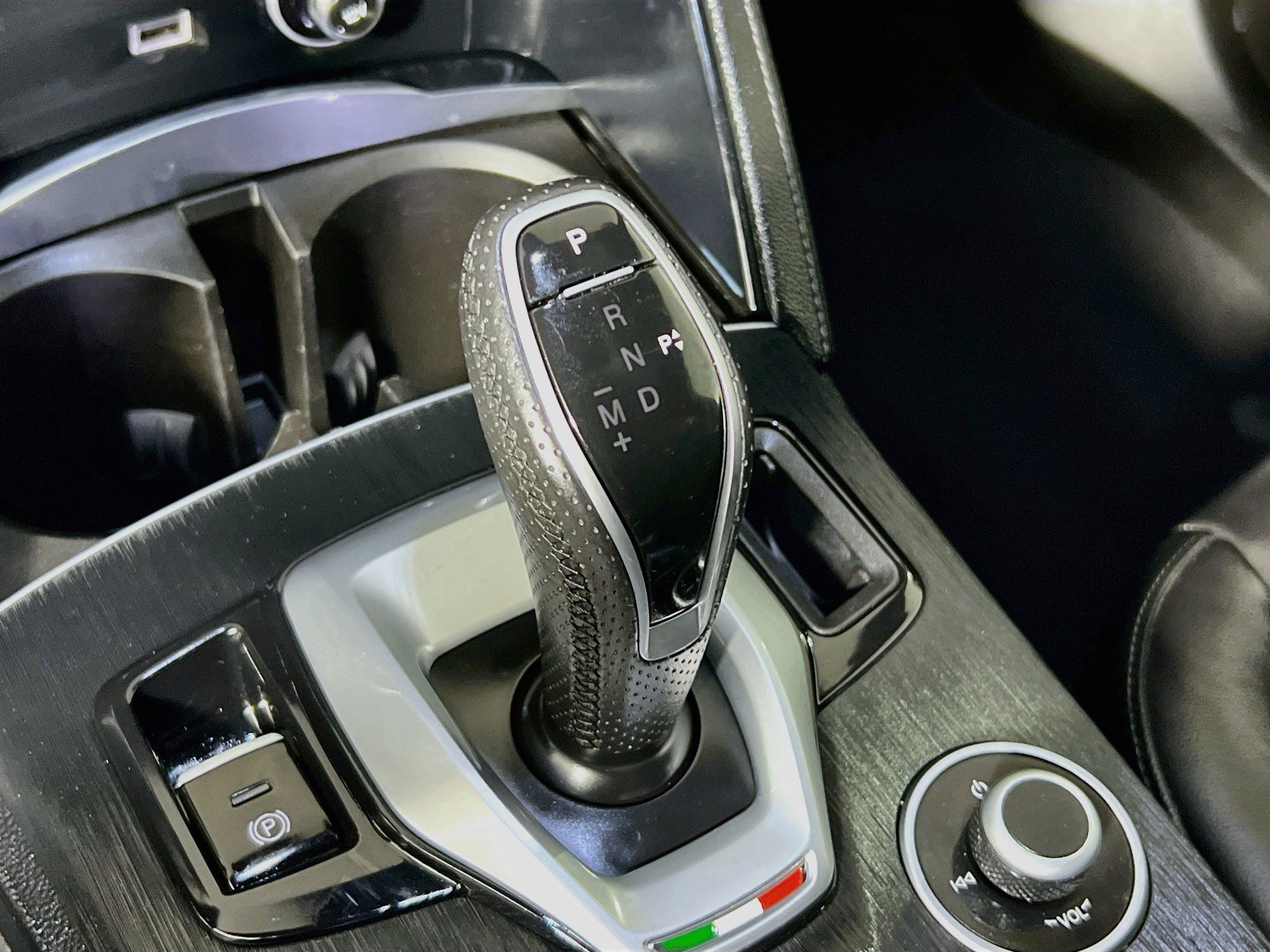 Used 2023 Alfa Romeo Stelvio Sprint RWD image 24