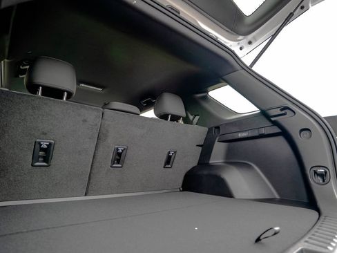 New 2026 Chevrolet Equinox LT FWD image 32
