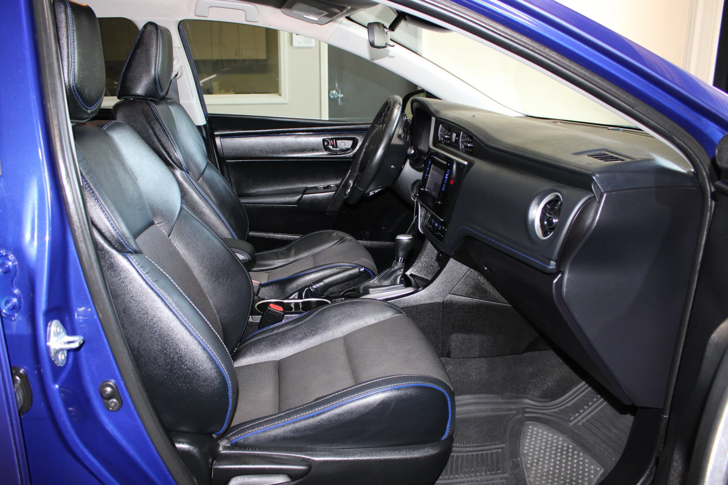 Used 2018 Toyota Corolla SE FWD image 26