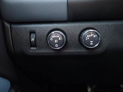 Used 2019 Chevrolet Colorado Z71 AWD/4WD image 22