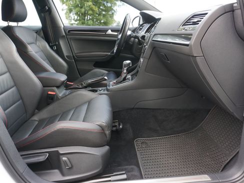 Used 2017 Volkswagen GTI SE FWD image 17