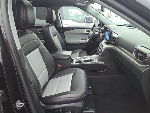 Used 2024 Ford Explorer XLT w/ Equipment Group 202A AWD/4WD image 7
