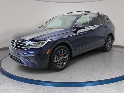 Used 2022 Volkswagen Tiguan SE FWD image 1