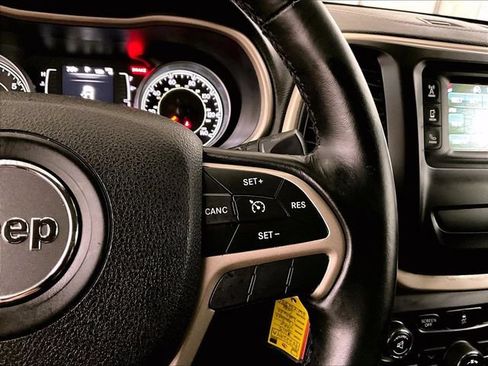 Used 2015 Jeep Cherokee Latitude AWD/4WD image 19