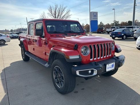 Used 2020 Jeep Gladiator Overland image 3