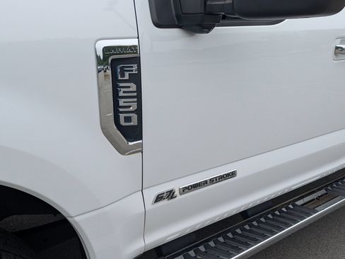 Used 2017 Ford F250 Lariat w/ Lariat Ultimate Package AWD/4WD image 12