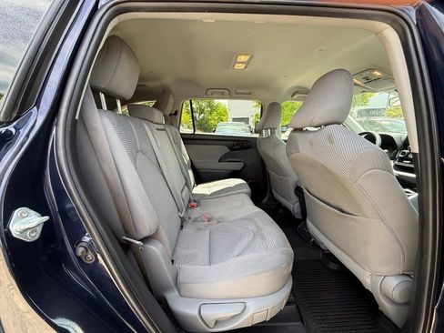 Used 2020 Toyota Highlander L AWD/4WD image 12