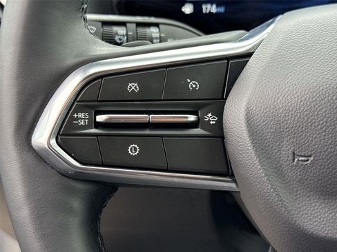 Used 2025 Chevrolet Equinox LT FWD image 32