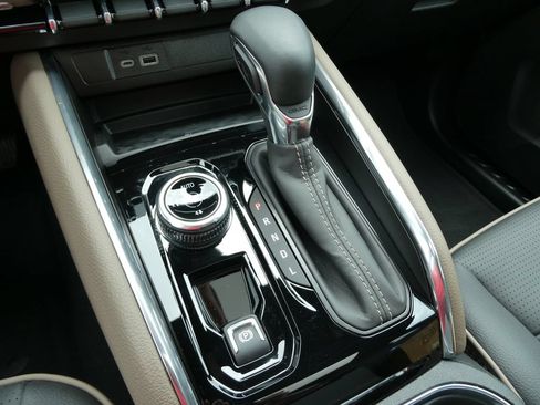 Certified 2025 GMC Canyon Denali AWD/4WD image 28