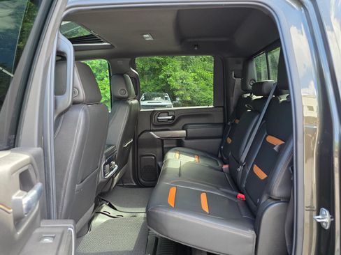 Used 2022 GMC Sierra 2500 AT4 w/ AT4 Preferred Package AWD/4WD image 28