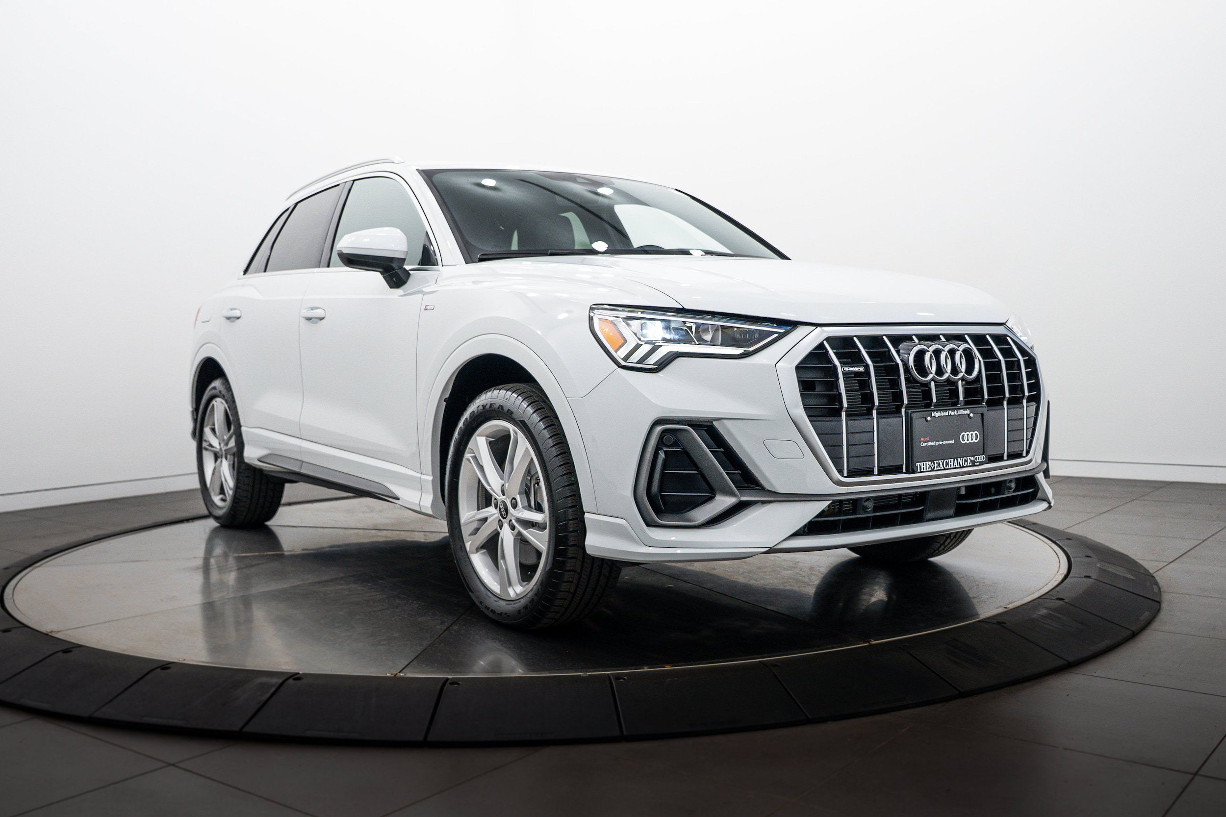 Certified 2023 Audi Q3 2.0T Premium AWD/4WD image 2