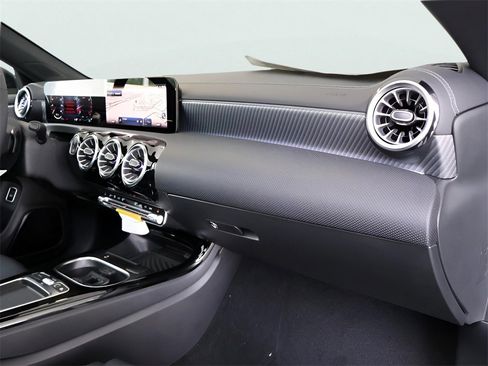 New 2025 Mercedes-Benz CLA 250 4MATIC image 17