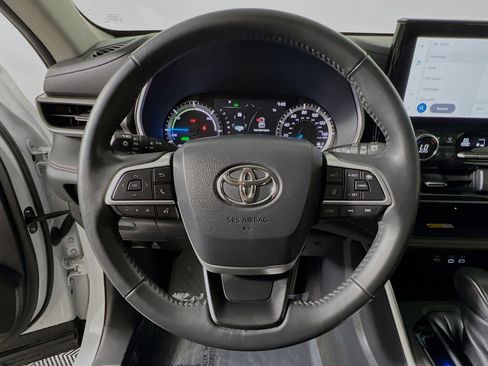 Used 2023 Toyota Highlander Bronze Edition image 18