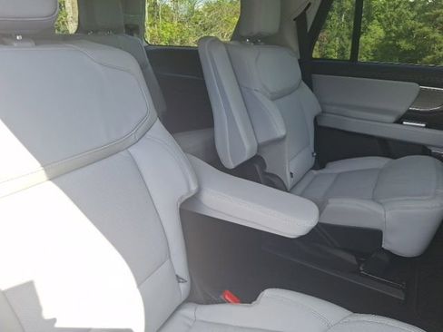 New 2025 Ford Expedition Platinum w/ Driver's Package image 29