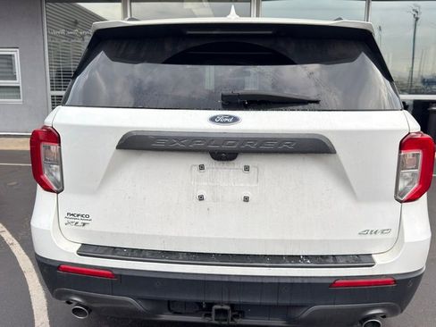 Used 2023 Ford Explorer XLT w/ Equipment Group 202A image 4