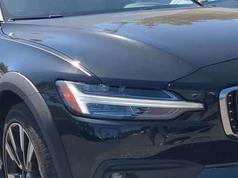 New 2025 Volvo V60 B5 Cross Country Ultra w/ Protection Package Premier image 10