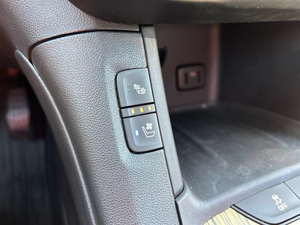 Used 2019 GMC Acadia Denali w/ Technology Package AWD/4WD image 35