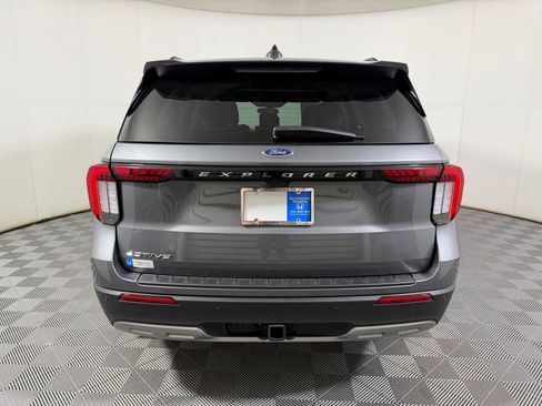 Used 2025 Ford Explorer Active w/ Active Comfort Package RWD image 7