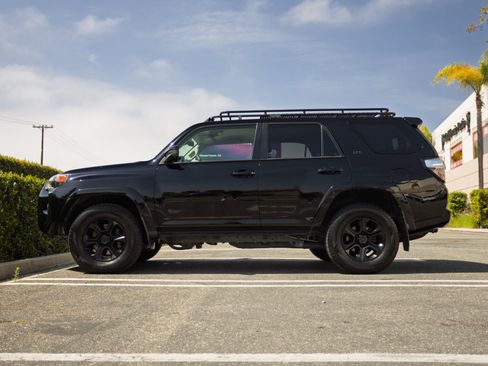 Used 2022 Toyota 4Runner SR5 AWD/4WD image 8