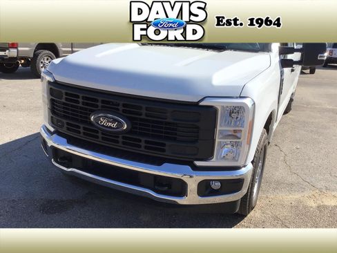 New 2026 Ford F250 XL w/ XL Chrome Package image 4