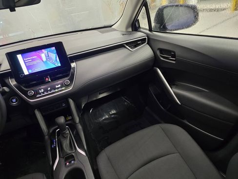 Used 2023 Toyota Corolla Cross LE w/ Moonroof Package image 33