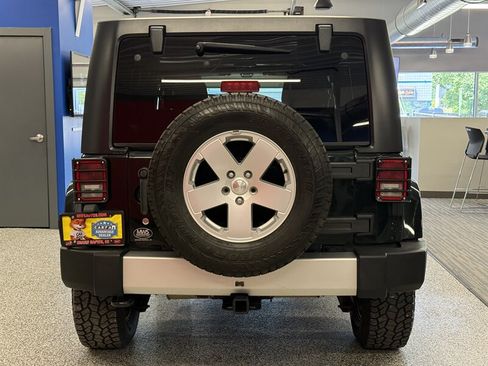 Used 2012 Jeep Wrangler Unlimited Sahara w/ Connectivity Group AWD/4WD image 9