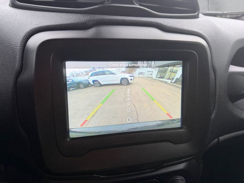 Certified 2020 Jeep Renegade Latitude w/ Cold Weather Group image 15