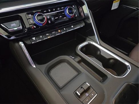 New 2026 GMC Sierra 3500 Denali w/ Denali Reserve Package image 18