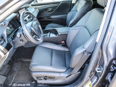 Used 2025 Lexus ES 300h w/ Premium Package FWD image 11