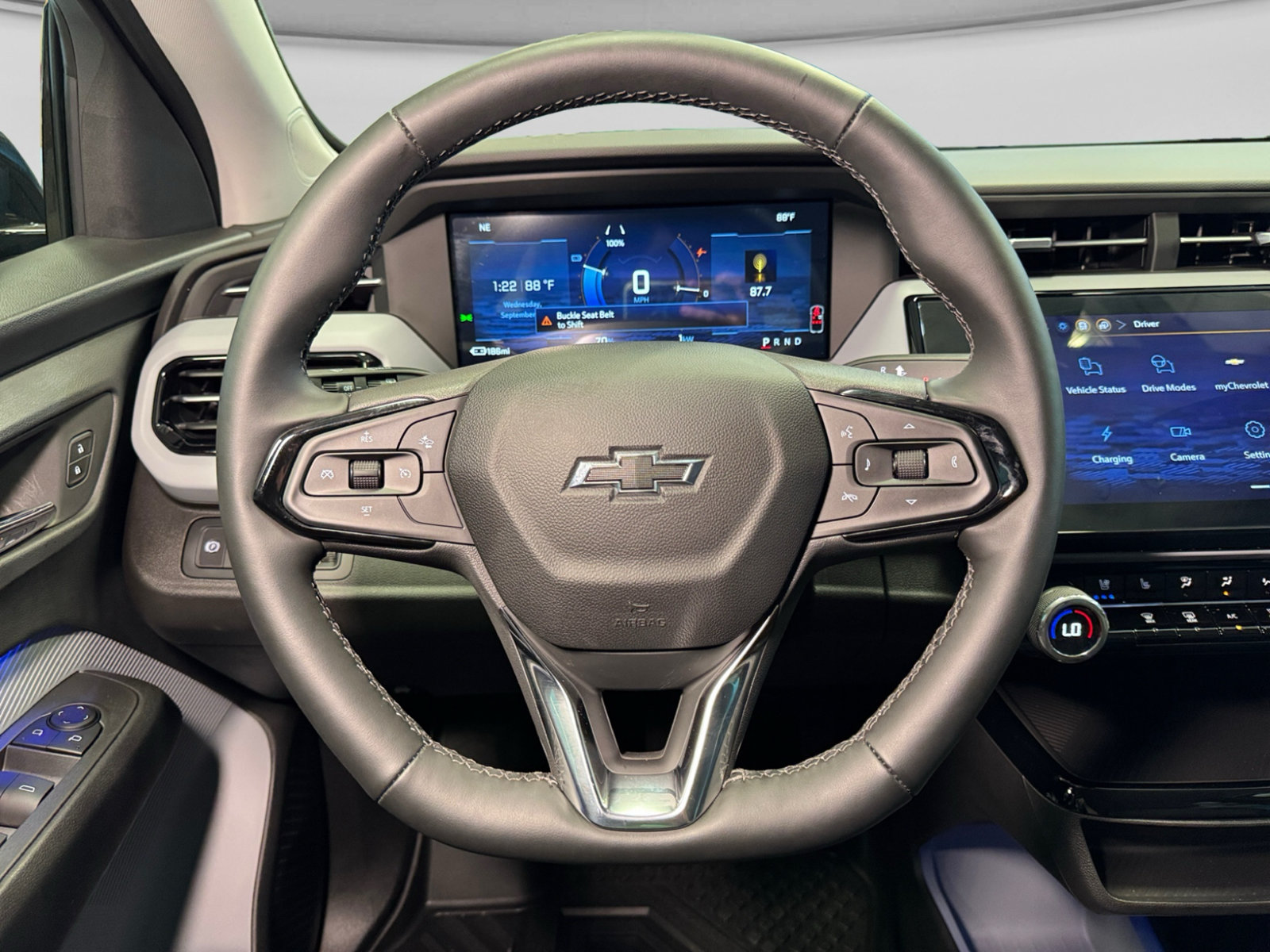 Used 2027 Chevrolet Bolt RS FWD image 9