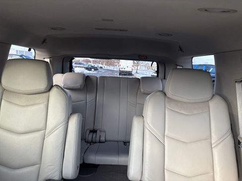 Used 2016 Cadillac Escalade Premium image 28