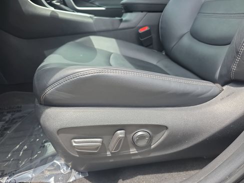 Used 2023 Toyota RAV4 XLE Premium FWD image 28