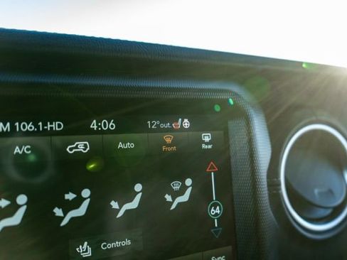 Used 2021 Jeep Wrangler Unlimited Sahara w/ Cold Weather Group AWD/4WD image 25