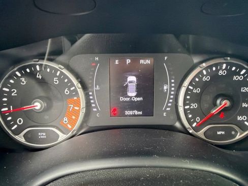 Used 2023 Jeep Renegade Latitude AWD/4WD image 11