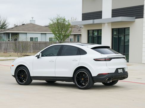 Used 2020 Porsche Cayenne image 4