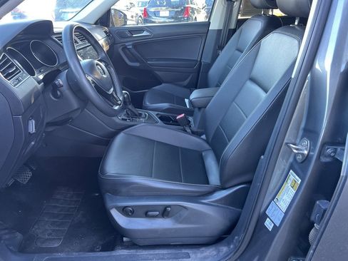 Used 2021 Volkswagen Tiguan SE image 23