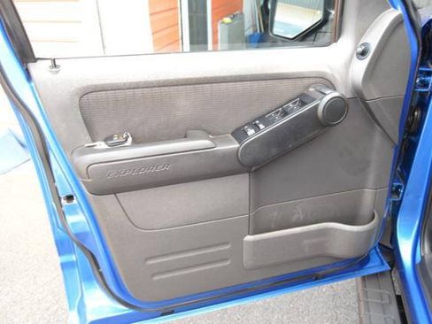 Used 2010 Ford Explorer Sport Trac XLT AWD/4WD image 31