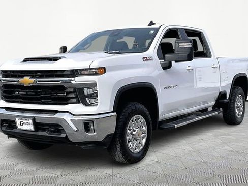 Used 2024 Chevrolet Silverado 2500 LT image 3