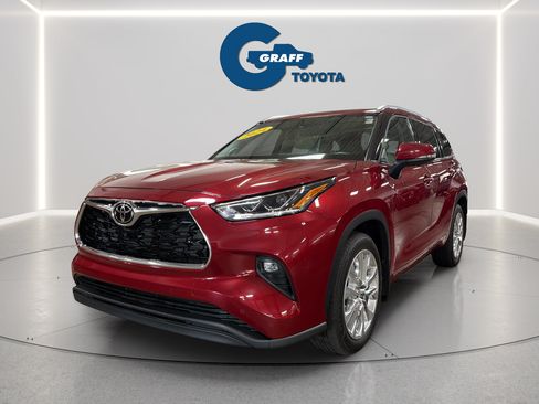 Used 2024 Toyota Highlander Limited AWD/4WD image 1