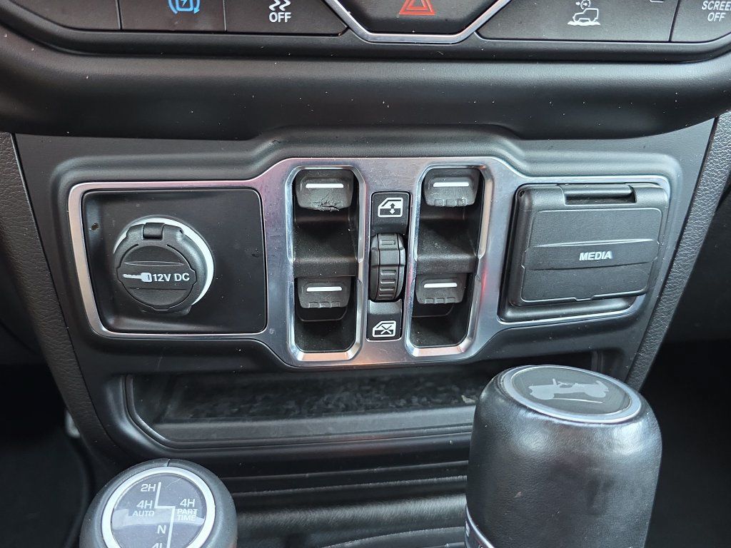 Used 2023 Jeep Wrangler Unlimited Sahara AWD/4WD image 23