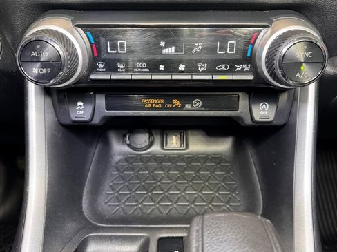 Used 2020 Toyota RAV4 XLE AWD/4WD image 31