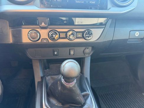 Used 2017 Toyota Tacoma SR AWD/4WD image 20