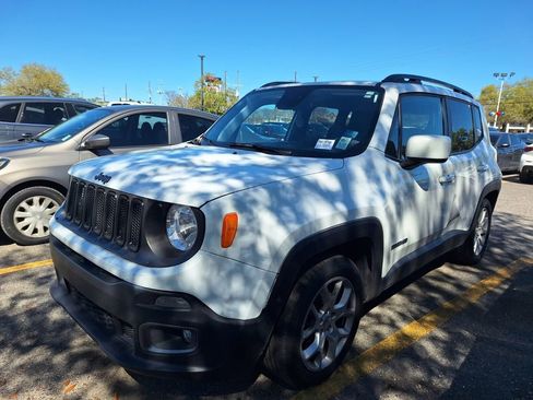 Used 2018 Jeep Renegade Latitude image 1