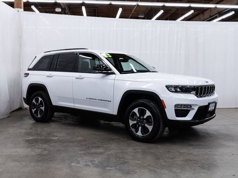 Used 2023 Jeep Grand Cherokee 4WD 4xe image 1