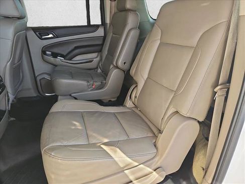Used 2015 Chevrolet Suburban LT RWD image 21
