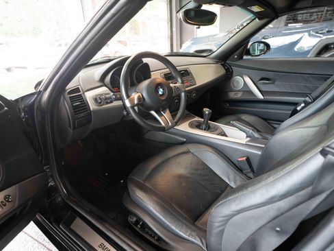 Used 2004 BMW Z4 2.5i RWD image 8