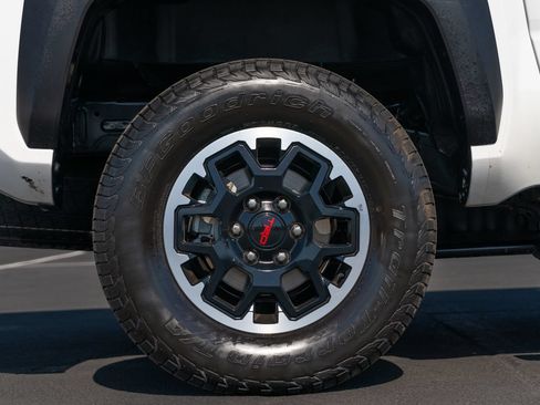 Certified 2025 Toyota Tacoma TRD Off-Road AWD/4WD image 7