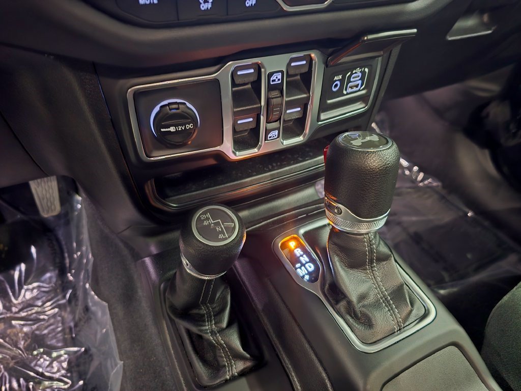 Used 2026 Jeep Wrangler Unlimited Sahara AWD/4WD image 25